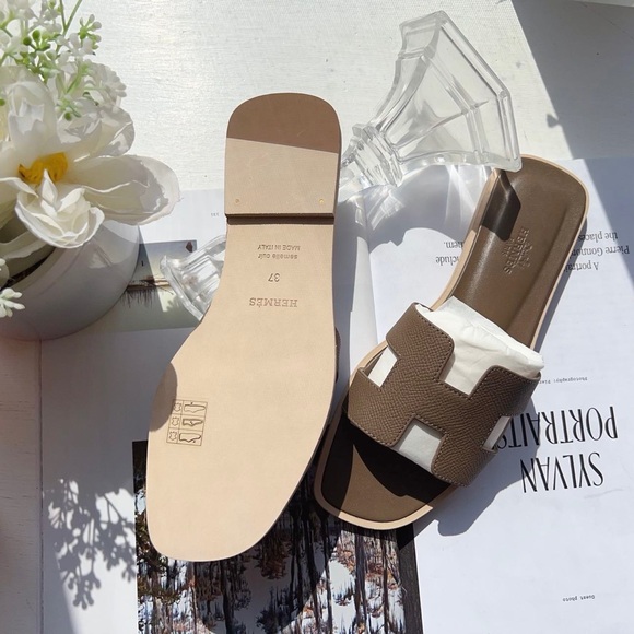 Hermes Oran Canvas Slides - Picture 3 of 3
